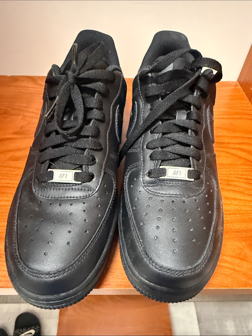 Men's All-Black Low-Top Leather Sneakers